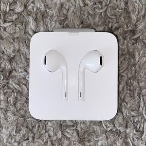 BRAND NEW IPHONE EARPLUGS